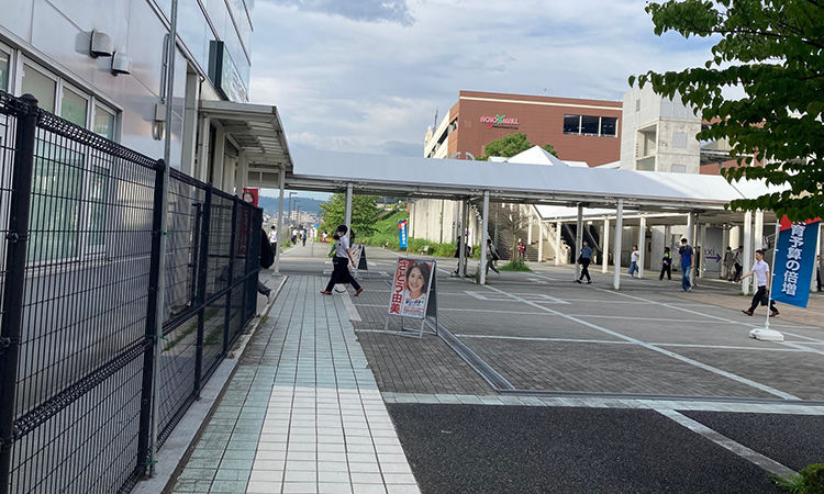 駅頭＠JR八王子みなみ野駅(朝) 