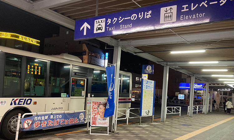 駅頭 ＠ 西八王子駅 (夜)