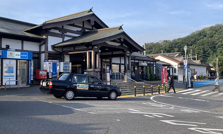 駅頭 ＠ 高尾駅