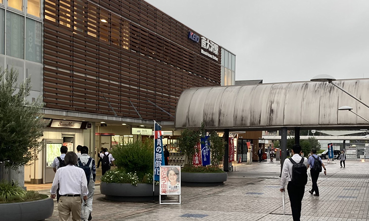 駅頭 ＠ 南大沢駅